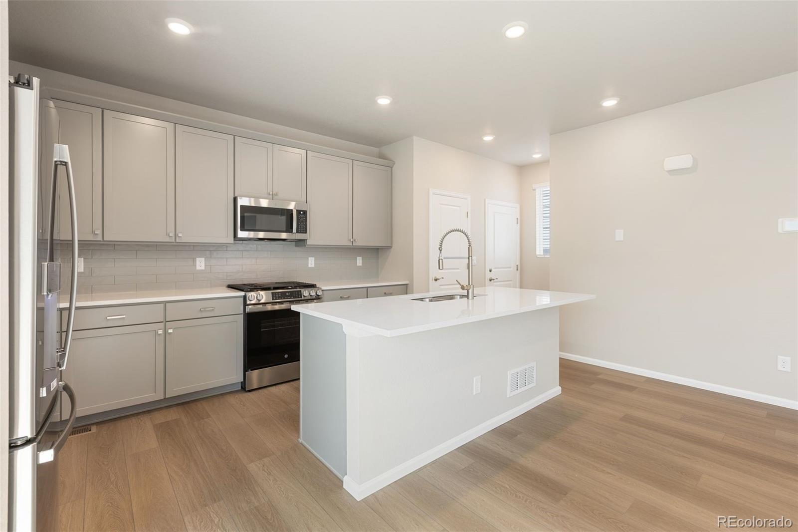 Photo of Listing #4353190