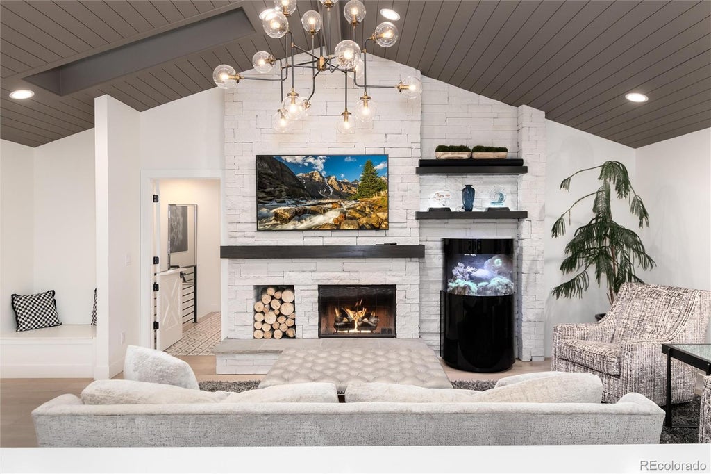 1 Club Lane, Littleton