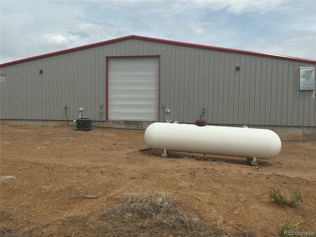 777 E 3rd Street, Dinosaur