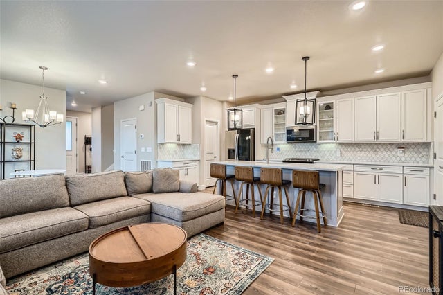 9786 Rosalee Peak Street, Littleton