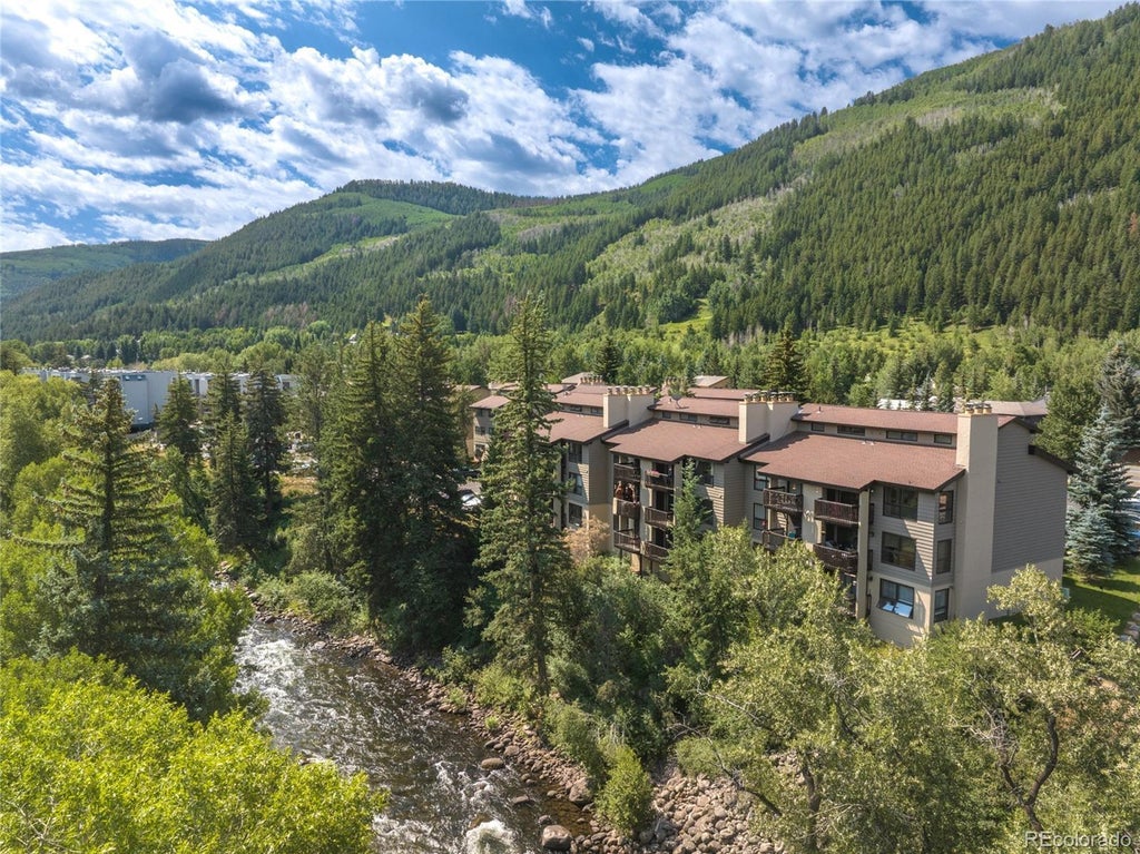 39211 Us-6 C305, Avon