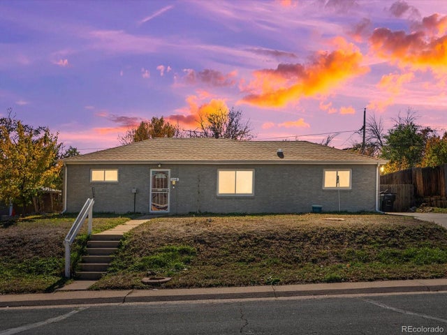 1290 Ash Court, Thornton