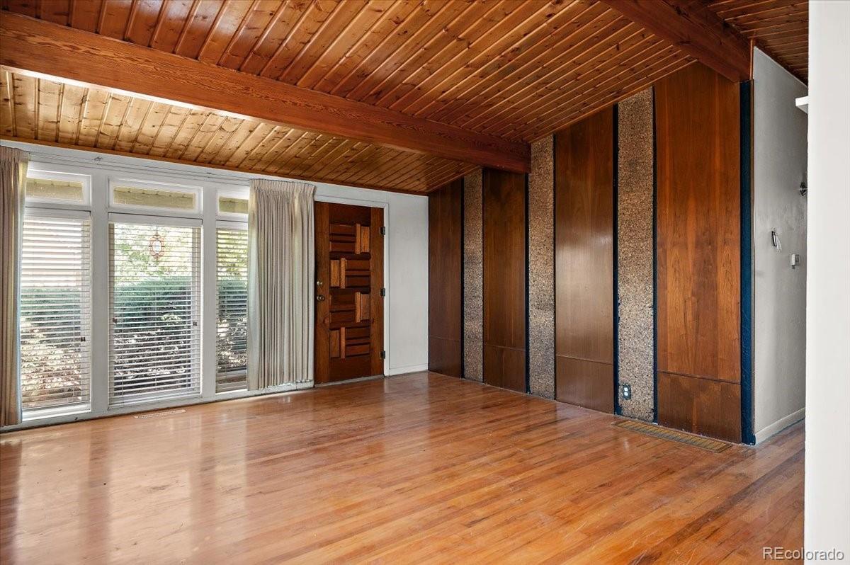 Photo of Listing #5893608