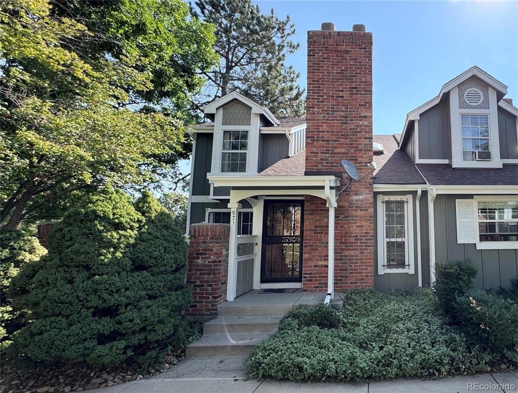 971 S Evanston Circle, Aurora