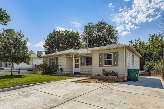 1834 W Crestline Avenue, Littleton