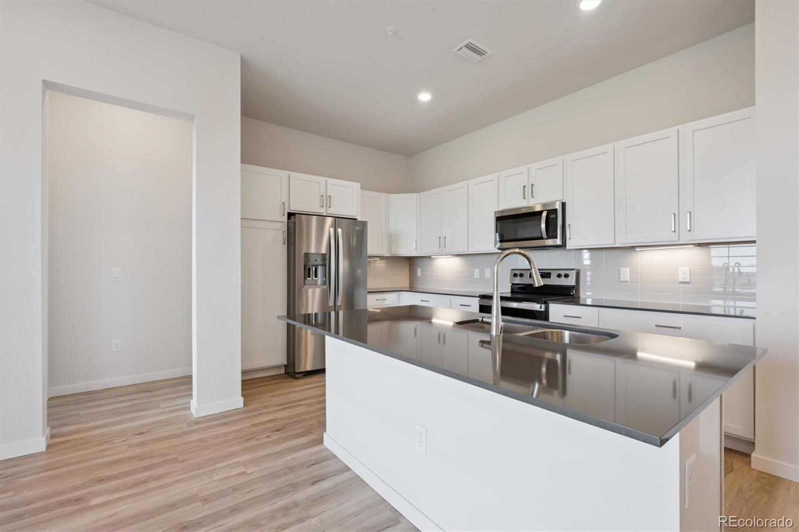 Photo of Listing #6452371