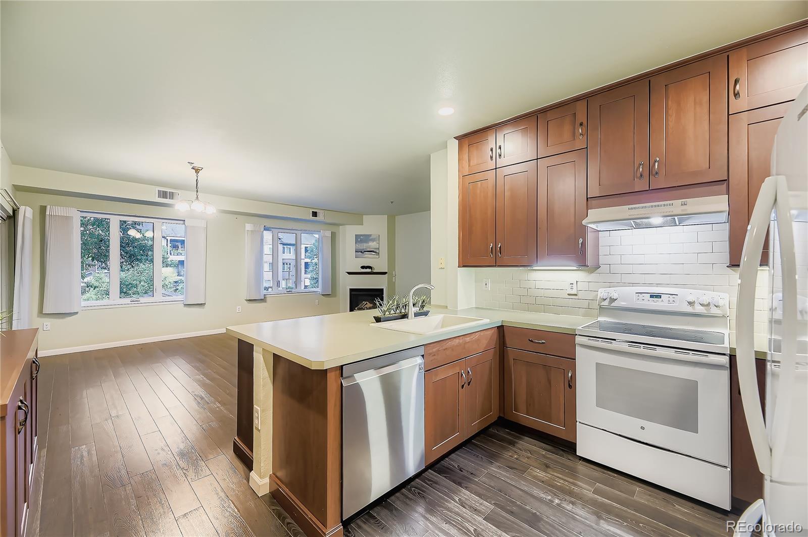 Photo of Listing #6461296