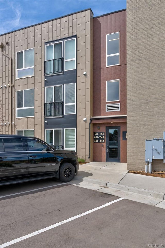 8475 E 36th Avenue 241, Denver