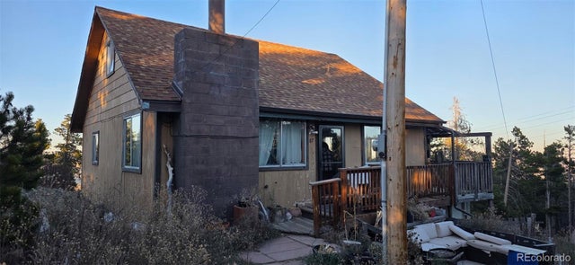 87 Circle Road, Golden