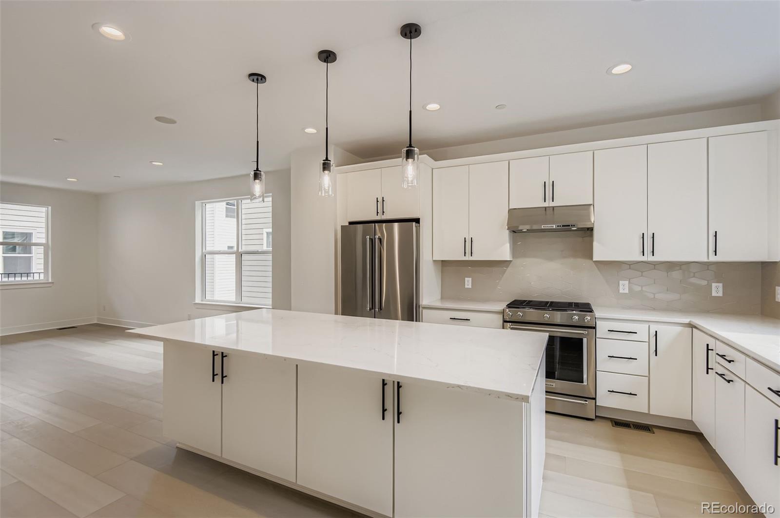 Photo of Listing #6860047