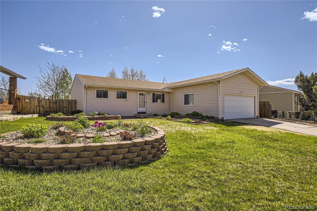 1942 Cindy Court, Loveland Property Listing: MLS® #6888075