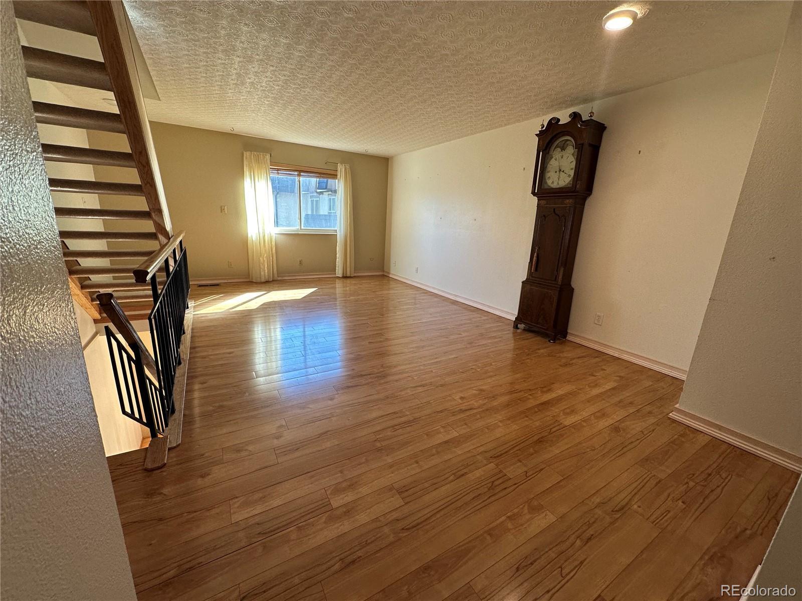 Photo of Listing #6916897