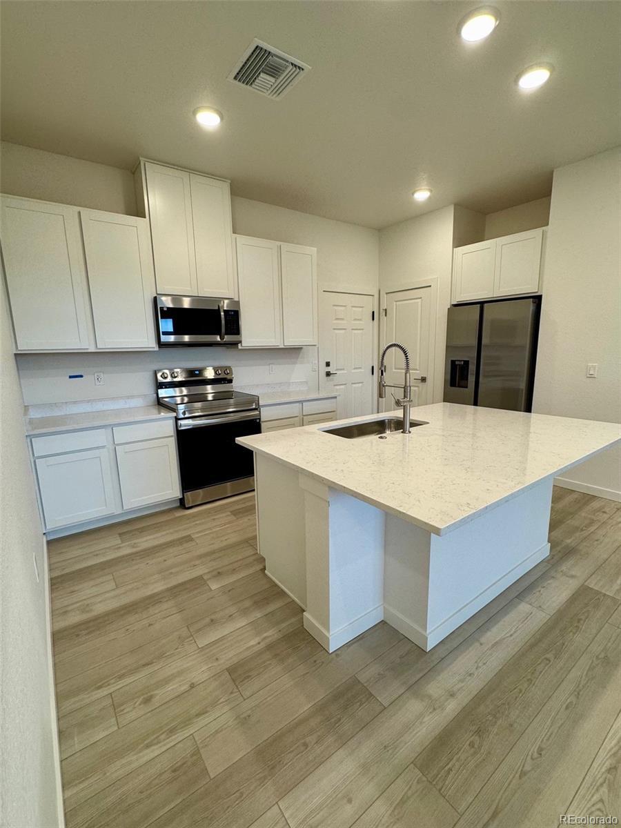 Photo of Listing #7405573