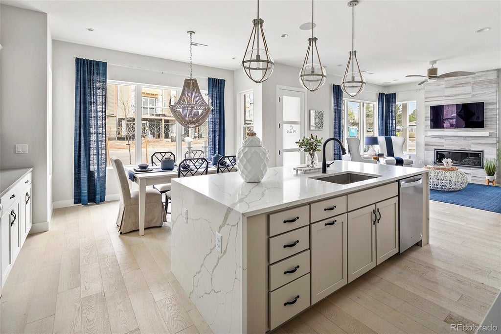 888 S Valentia Street 16-103, Denver