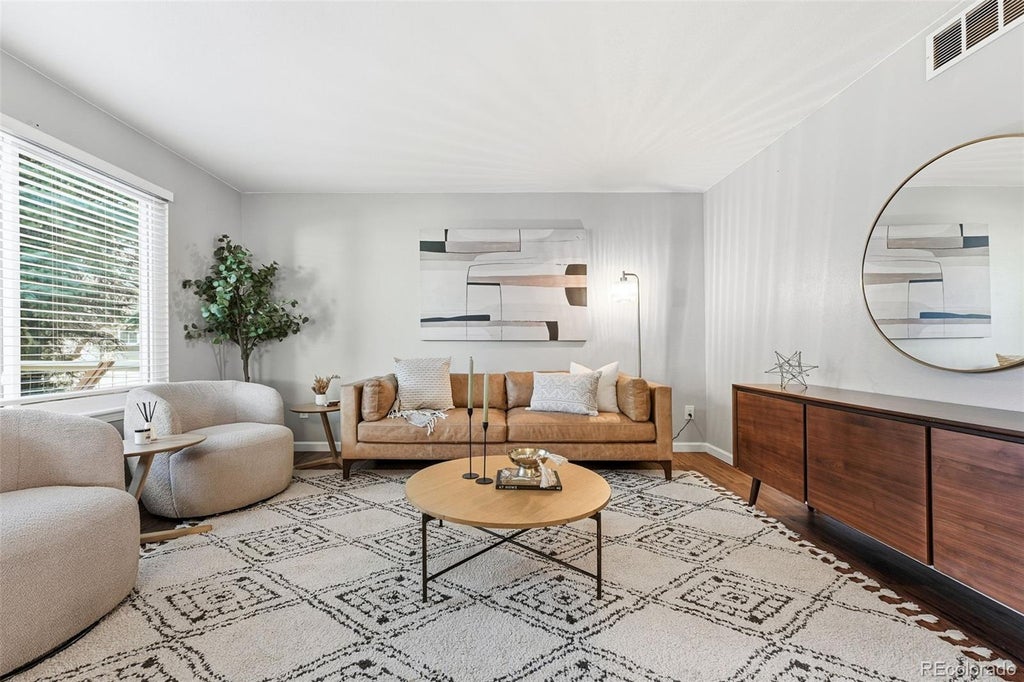 385 Lilac Circle, Louisville