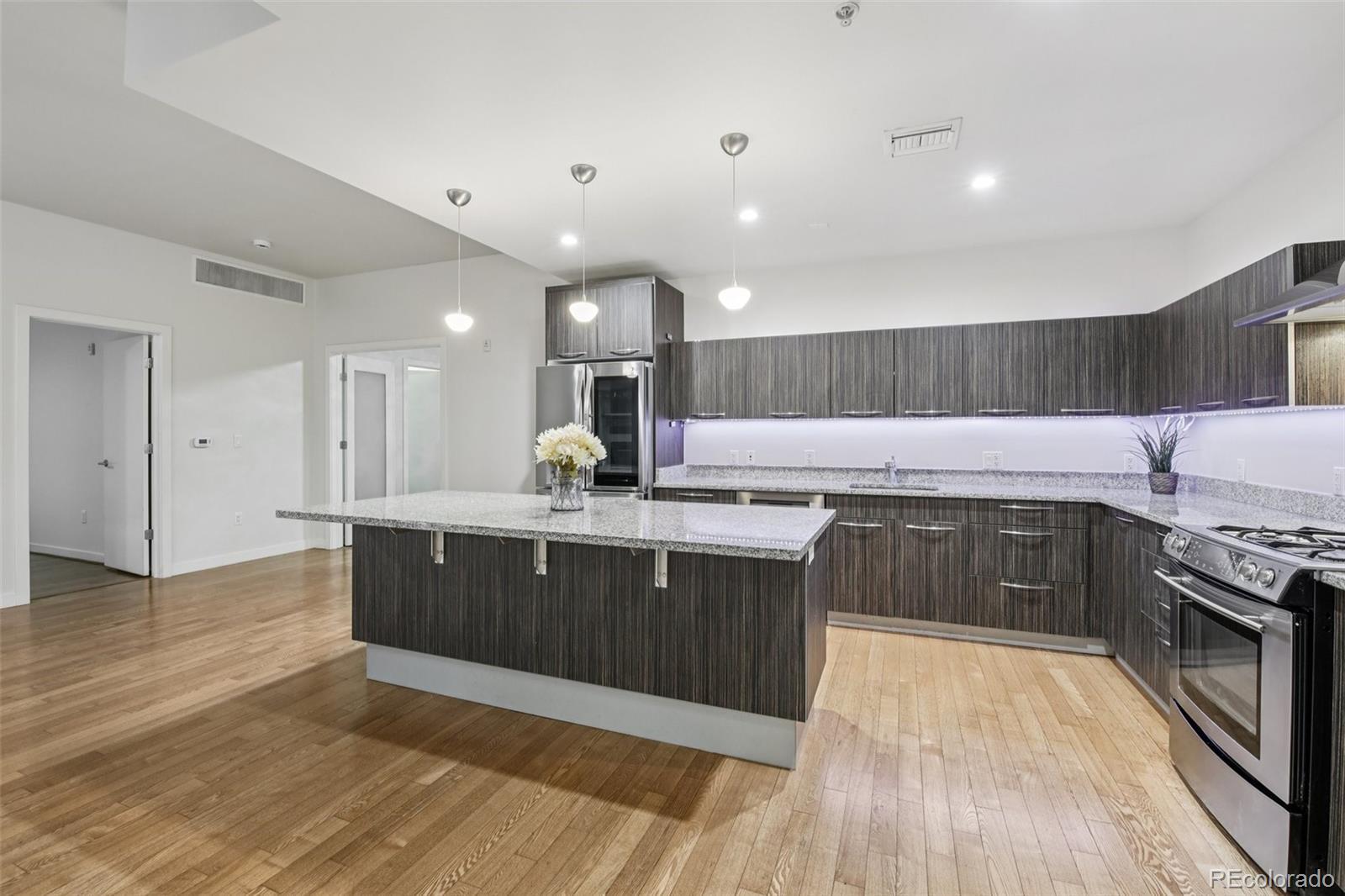 Photo of Listing #8438312