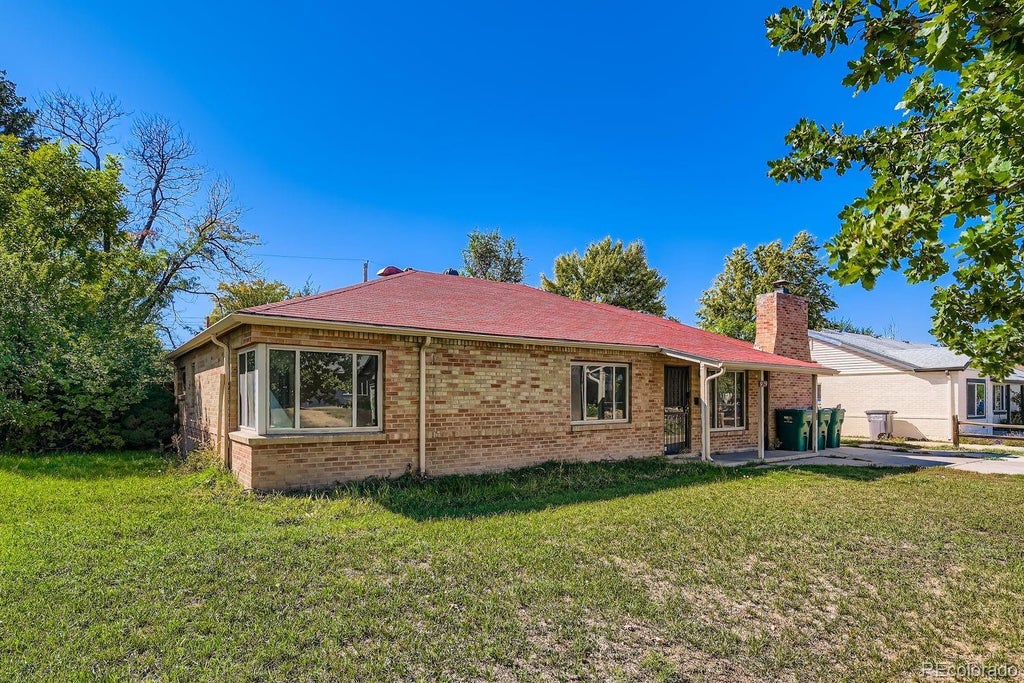 929 Quentin Street, Aurora