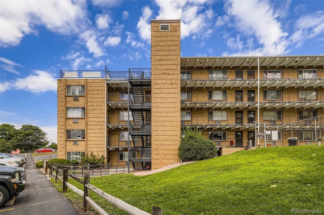 800 W Belleview Avenue 101, Englewood