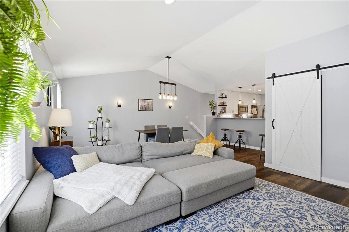 Photo of Listing #9769327