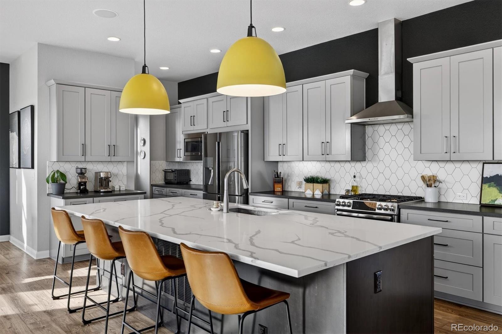 Photo of Listing #9856893