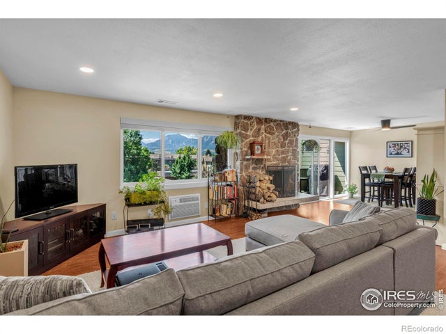 3365 Chisholm Trail 302, Boulder