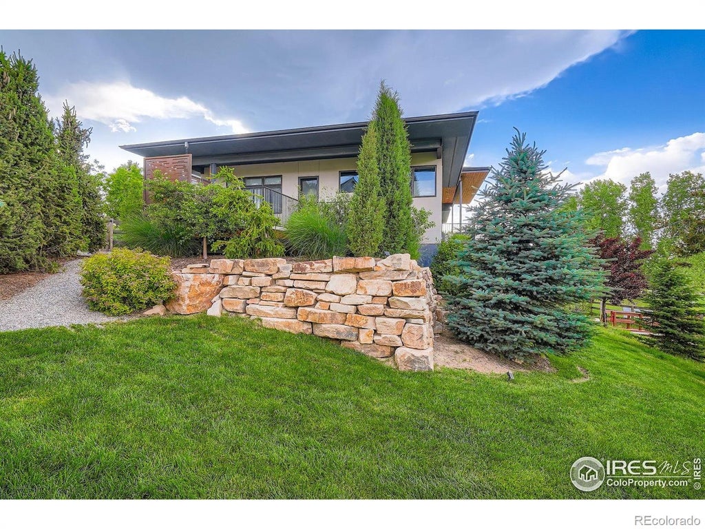 8568 Foxhaven Court, Longmont