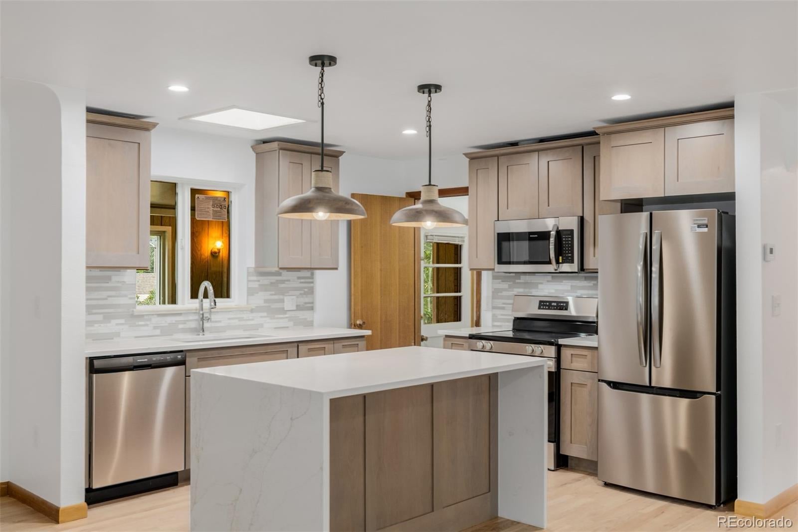 Photo of Listing #3356679