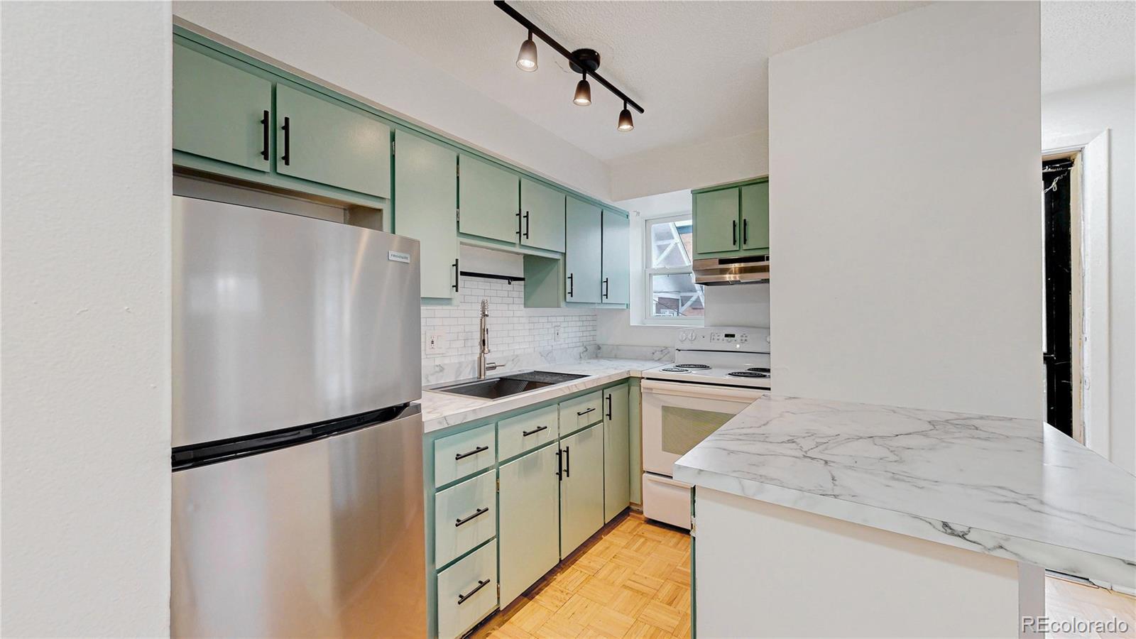 Photo of Listing #4383200