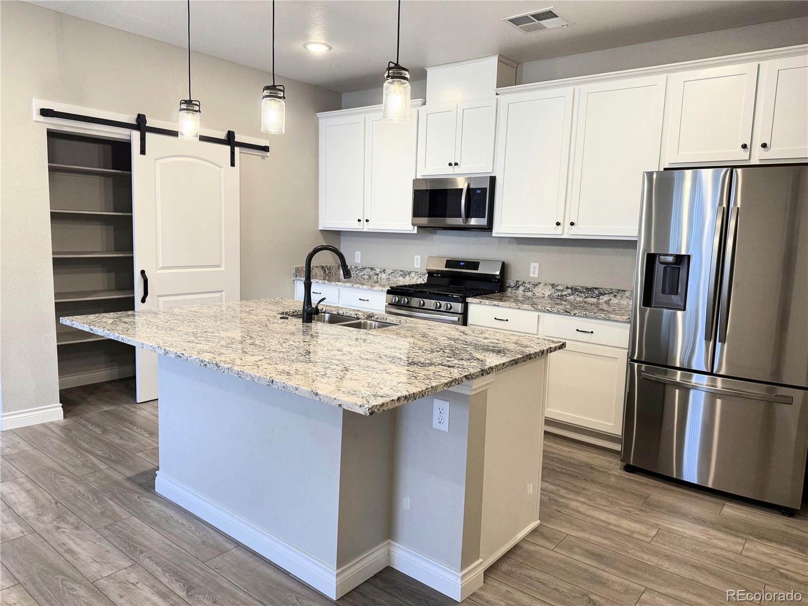 Photo of Listing #5716371