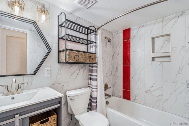 1032 N Clarkson Street 205, Denver