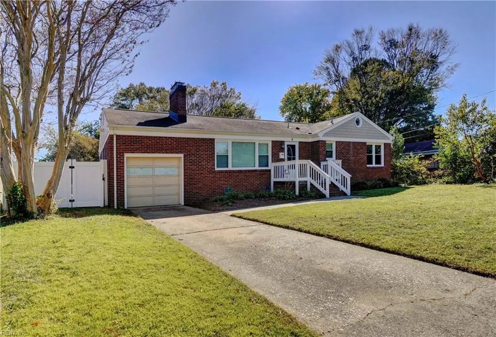 8 Brookfield Dr, Hampton