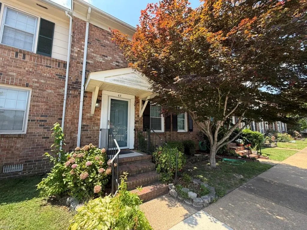 63 Charles Parish Dr, Poquoson