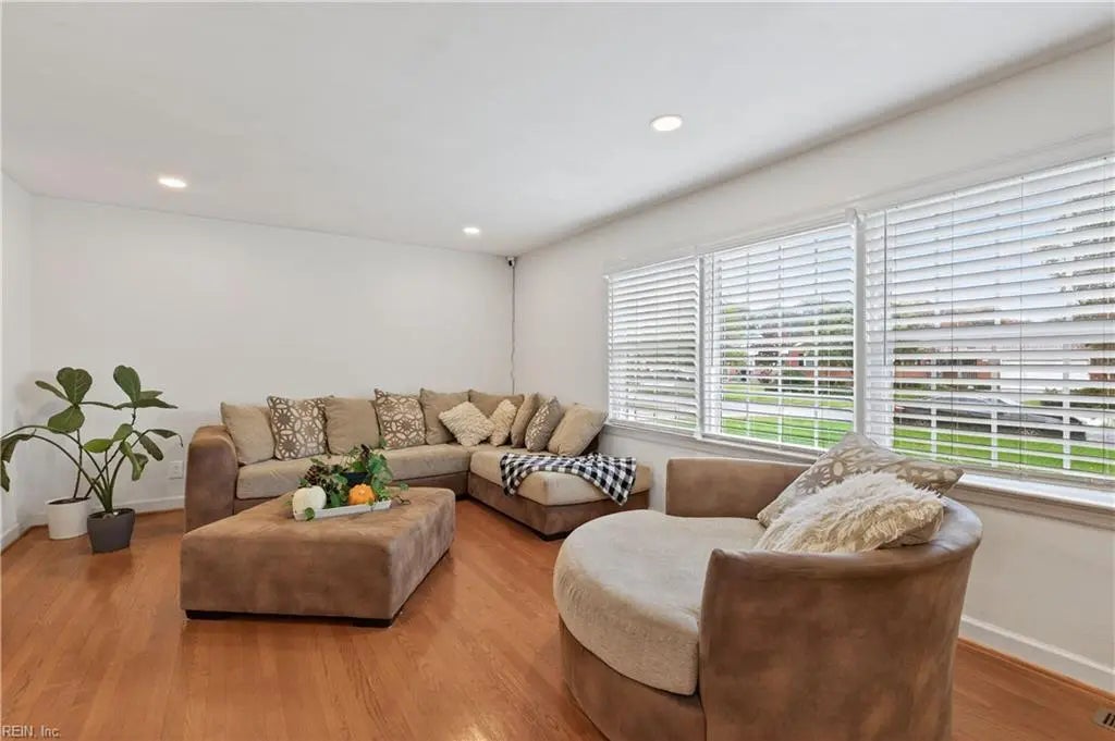 1025 Walt Whitman Way, Virginia Beach