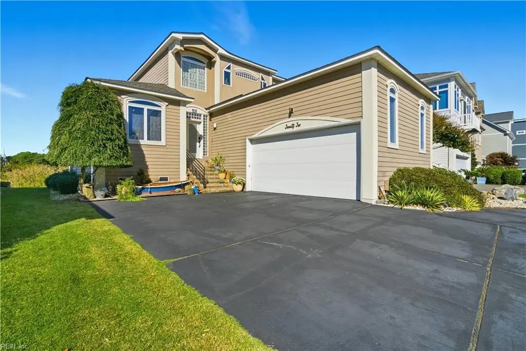 22 Channel Ln, Hampton