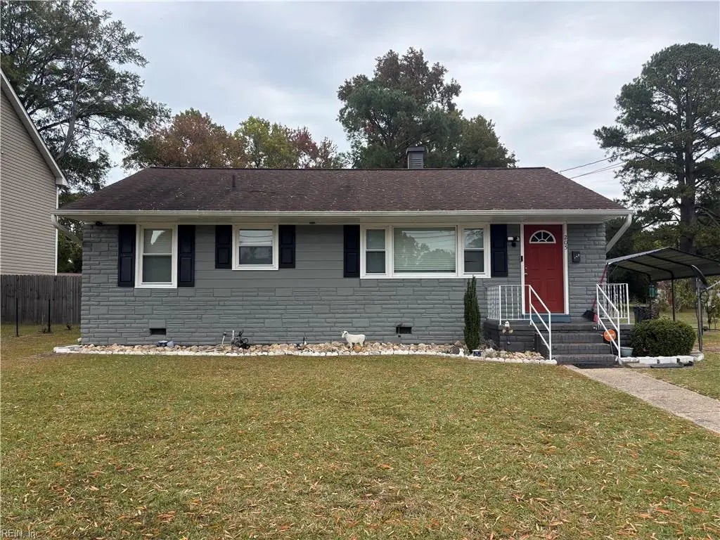 205 Twin Oaks Dr, Hampton