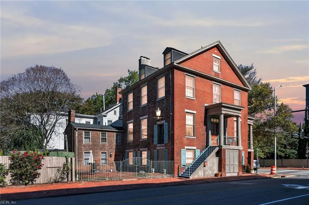 422 Crawford St, Portsmouth