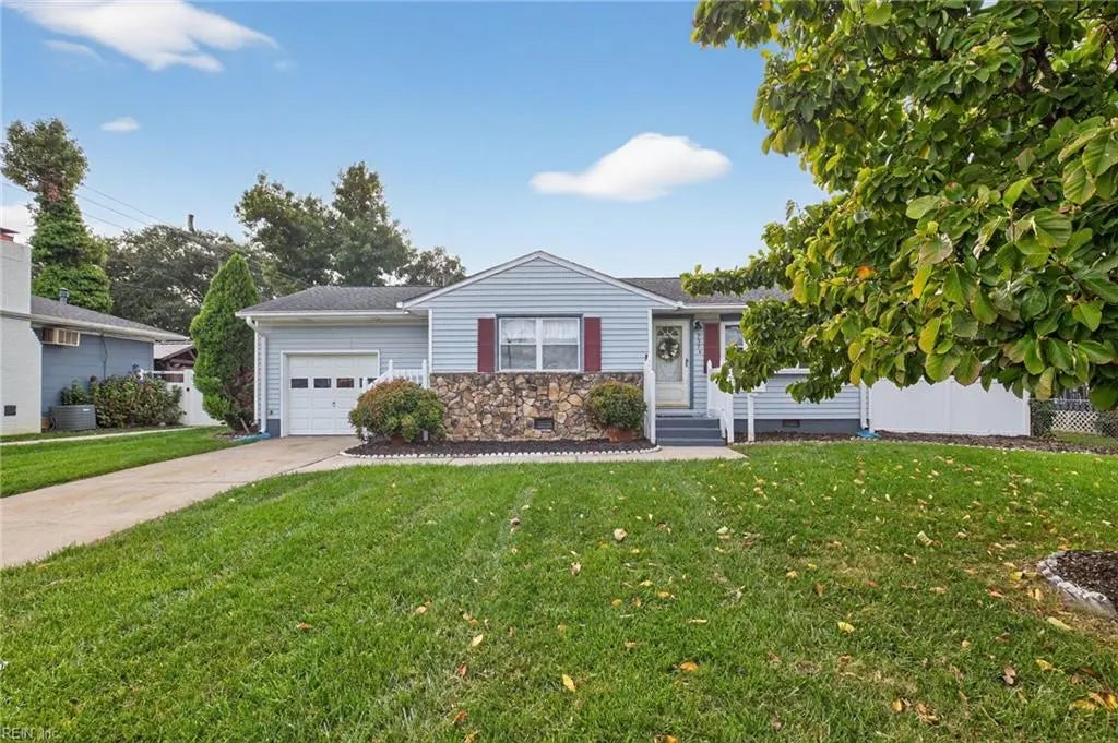 737 Holladay Ln, Virginia Beach