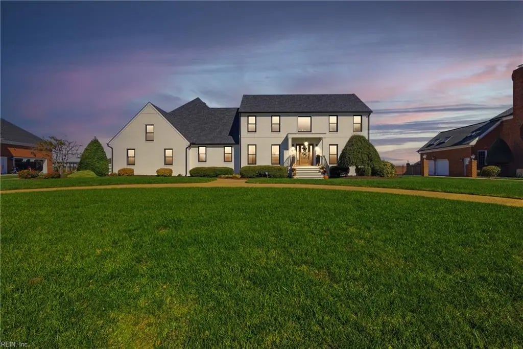 109 Riverside Dr, Suffolk