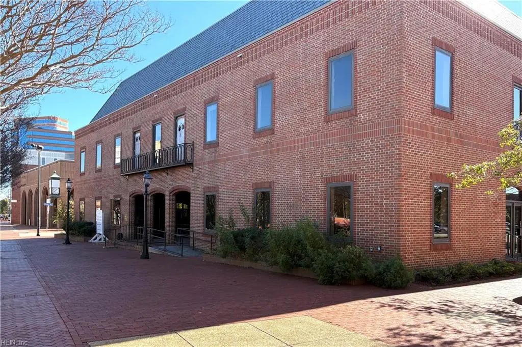 1 W Queen St, Hampton