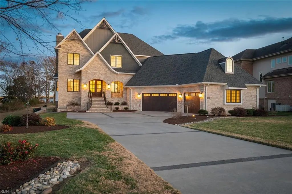 230 Wentworth Ct, Suffolk