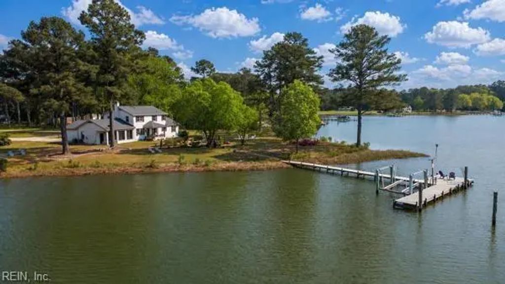 172 Aldebaran Rd, Mathews County
