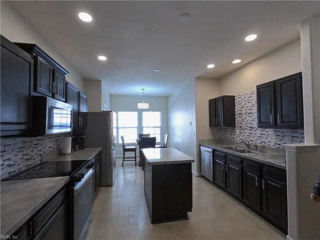 4025 Palmer Ct, Suffolk