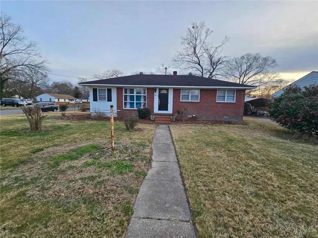54 Saunders Rd, Newport News