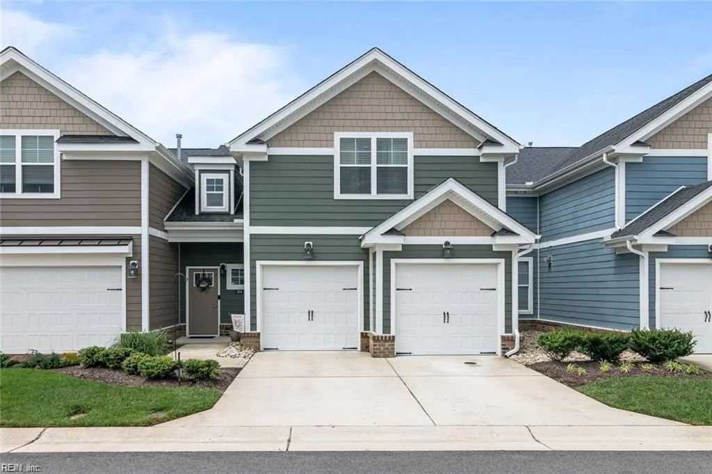 214 Retreat Dr, Suffolk