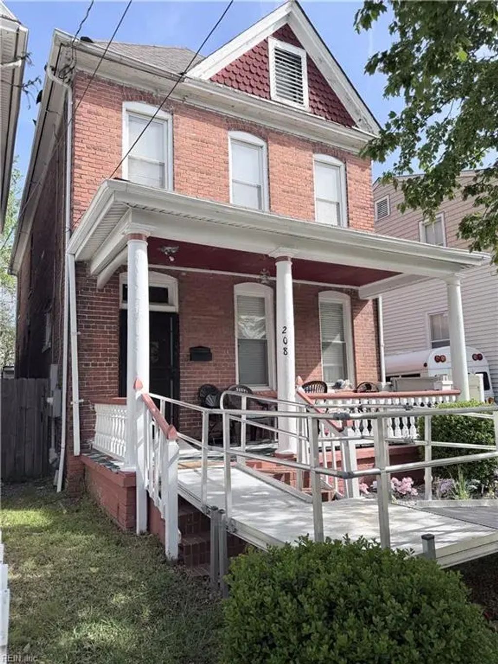 208 W 37th St, Norfolk