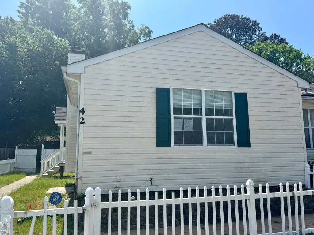 42 Cooper Dr, Portsmouth