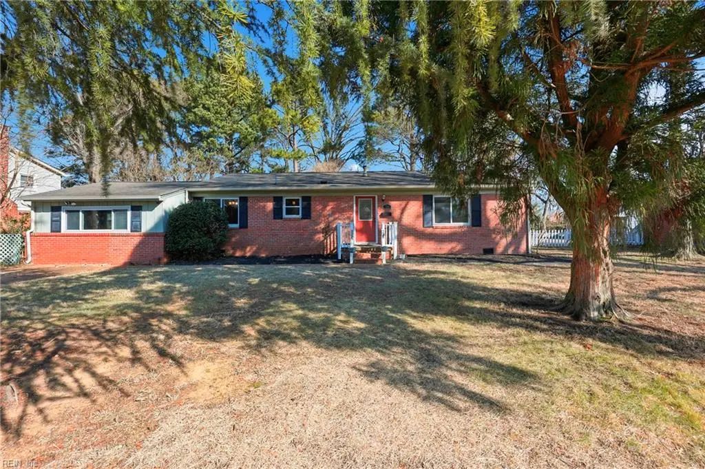 30 Meadowbrook Dr, Hampton