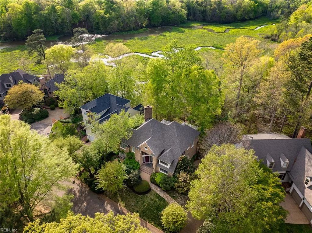 20 The Palisades, Williamsburg