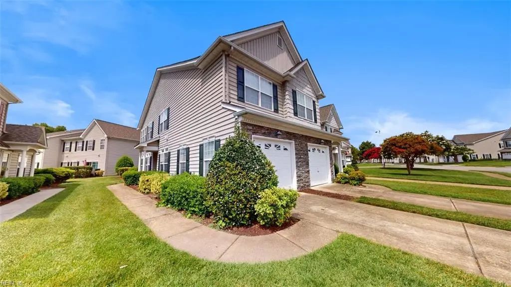 204 Melrose Ct, Suffolk