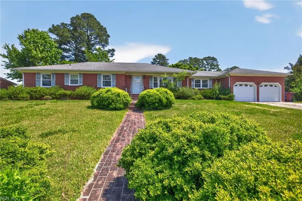 1875 Ames Cir W, Chesapeake